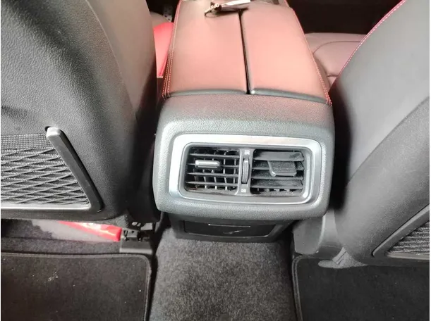 Car image 40