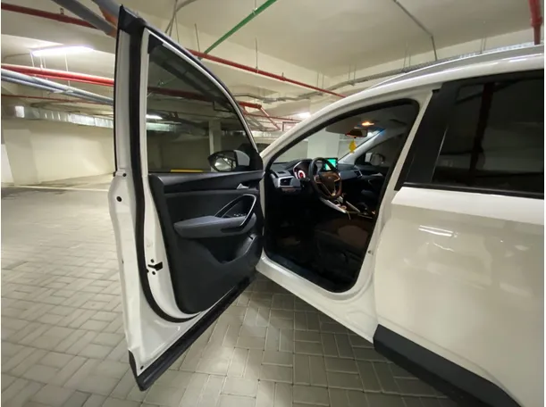 Car image 10
