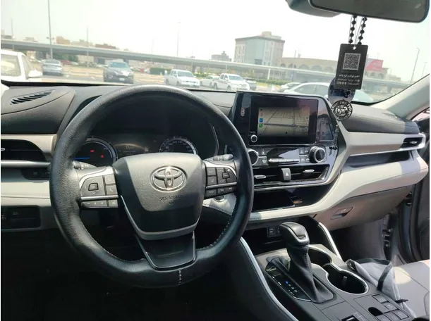 Car image 27