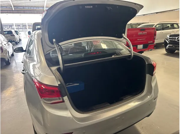 Car image 16
