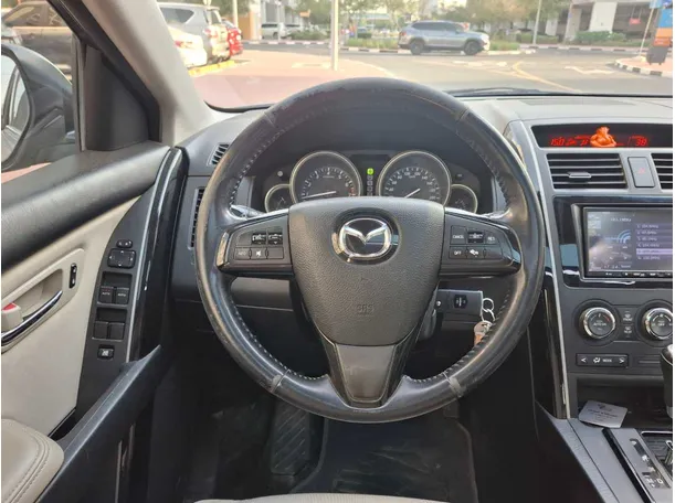 Car image 14