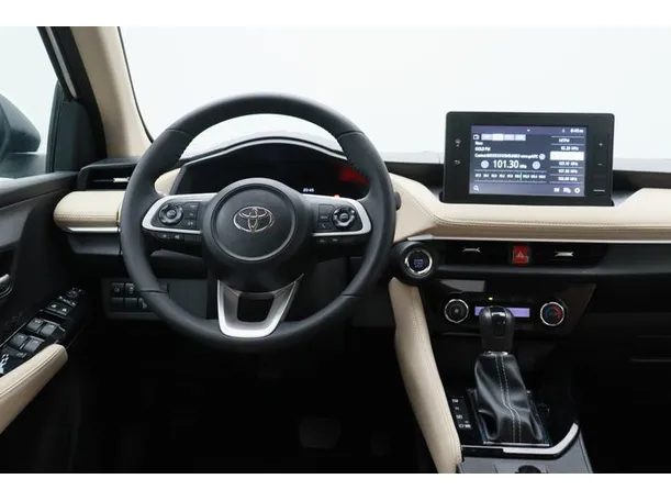 Car image 15