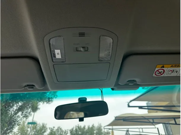Car image 25