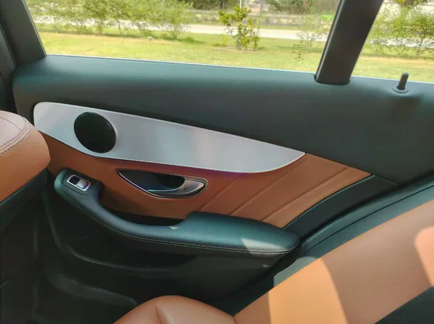 Car image 38