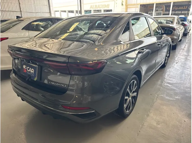 Car image 4
