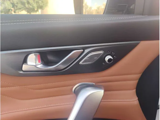 Car image 27