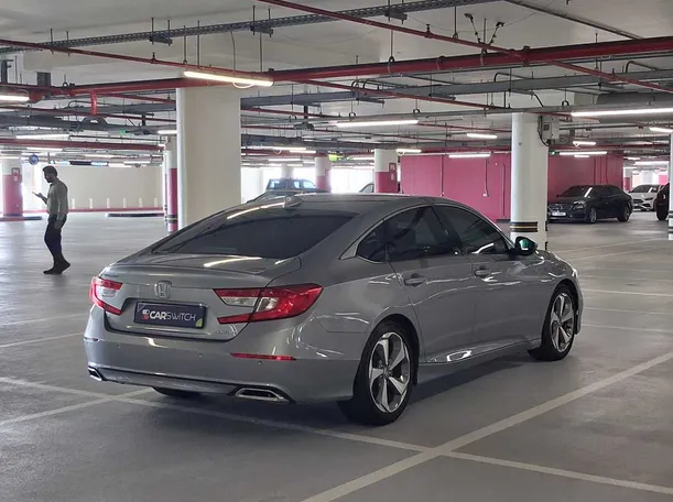 Car image 5