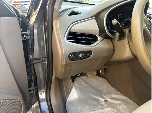 Car image 26