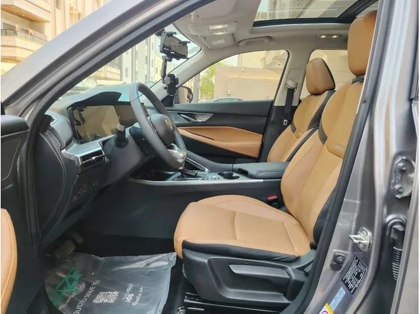 Car image 16