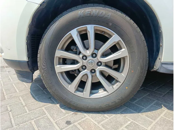 Car image 10
