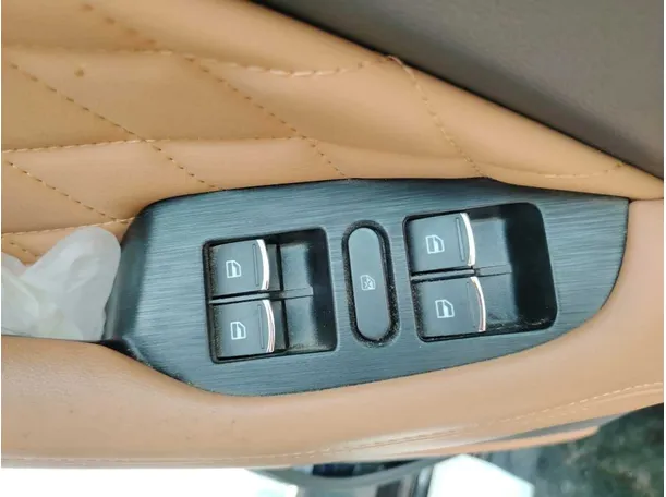 Car image 36