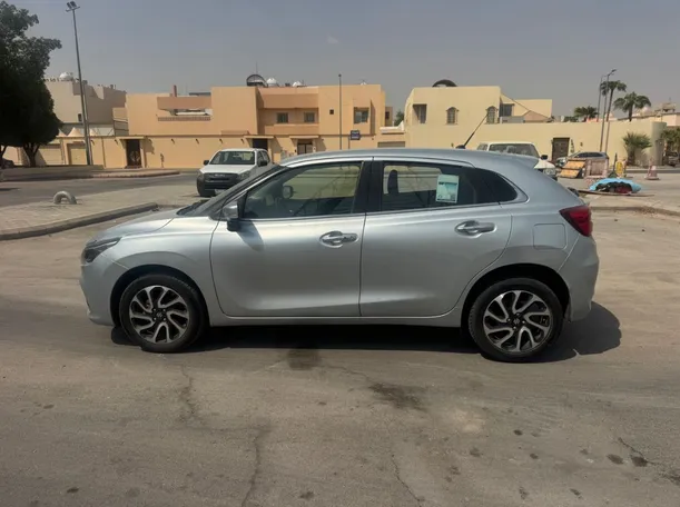 Car image 8