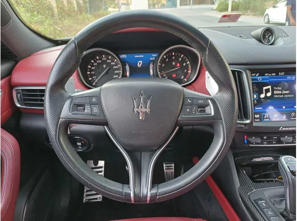 Car image 18