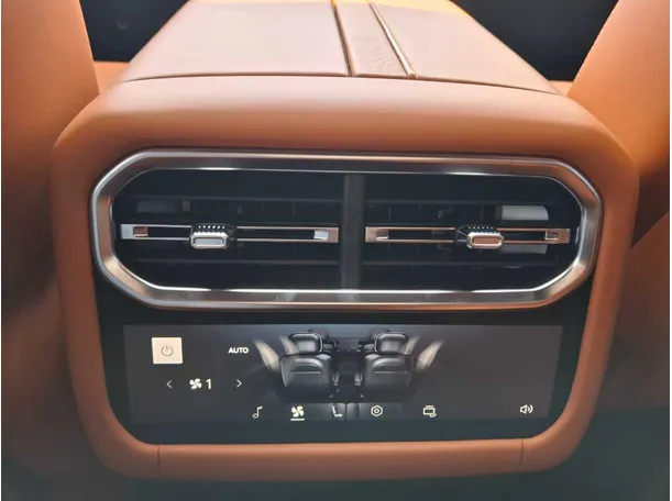 Car image 27