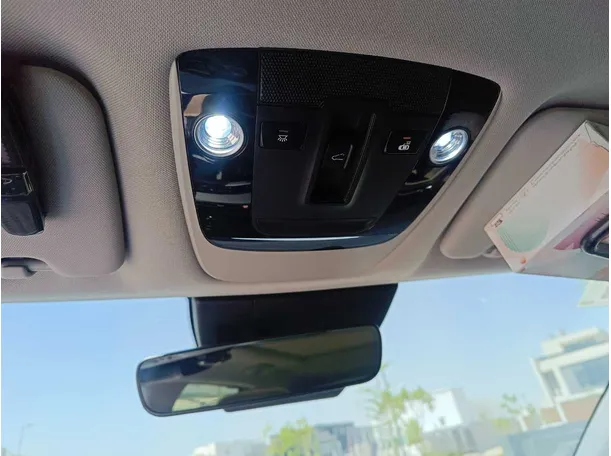 Car image 30
