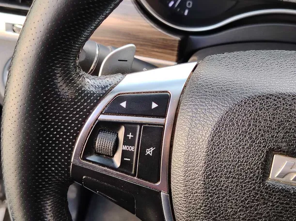 Car image 32