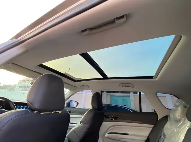 Car image 14