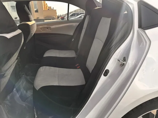 Car image 14