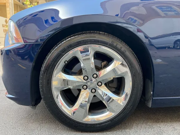 Car image 8