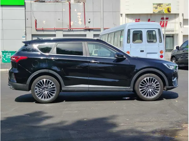Car image 4