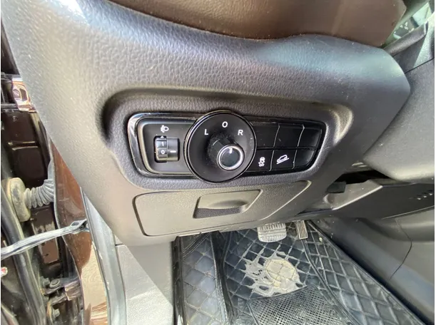 Car image 23