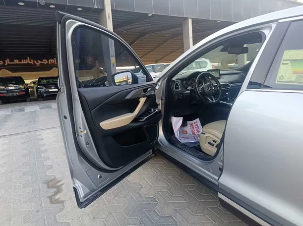 Car image 11