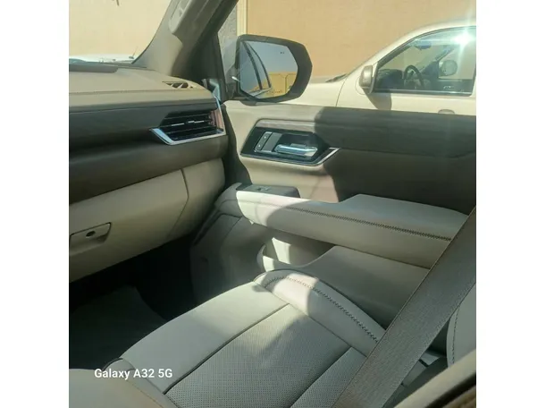 Car image 27