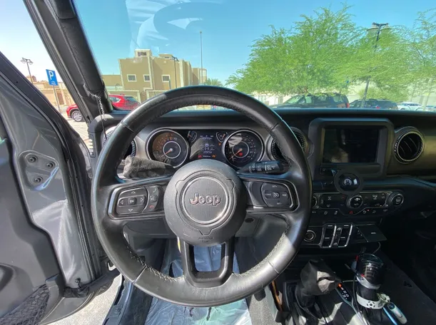 Car image 16