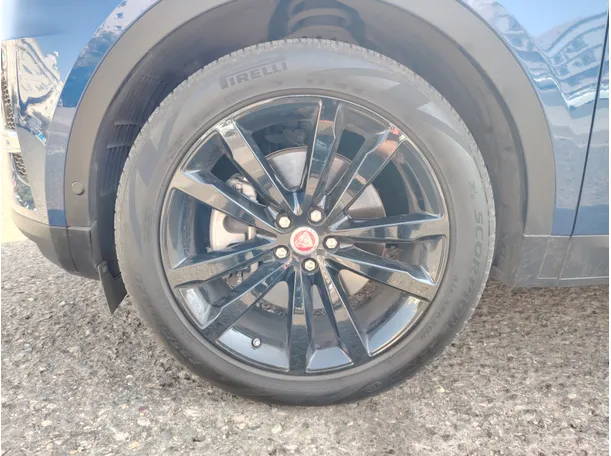 Car image 9