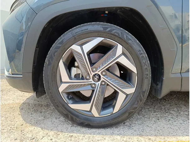 Car image 10
