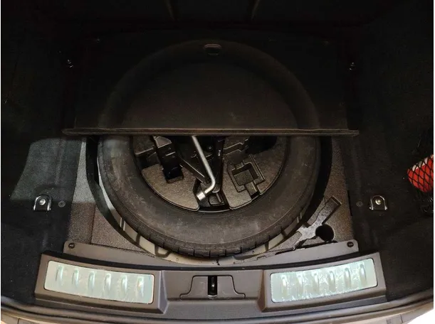 Car image 36