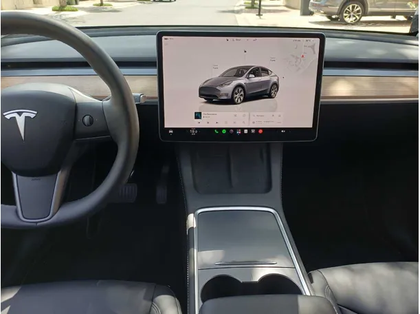 Car image 16