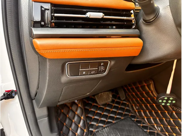 Car image 25