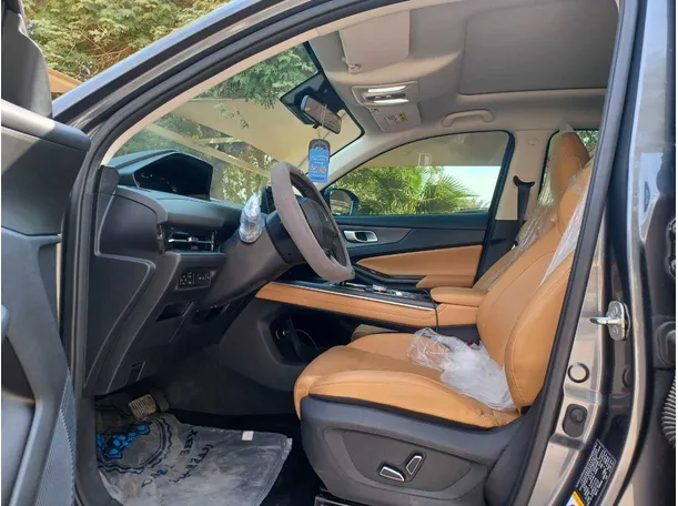 Car image 12