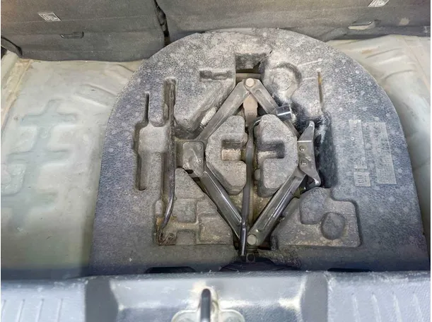 Car image 25