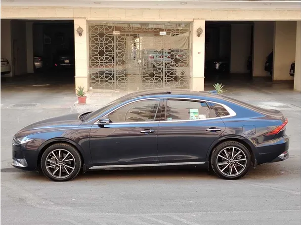 Car image 8