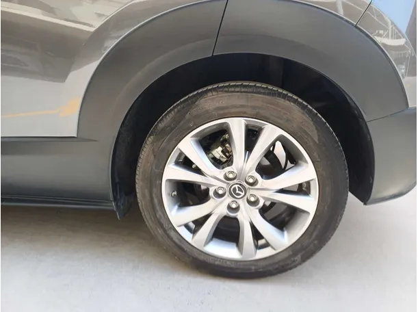 Car image 9
