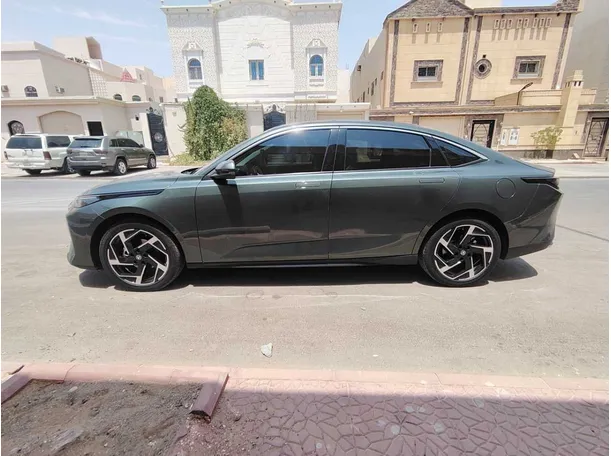 Car image 7