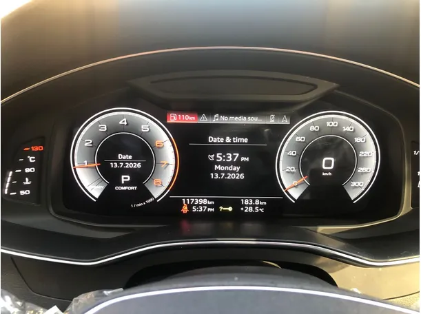 Car image 18