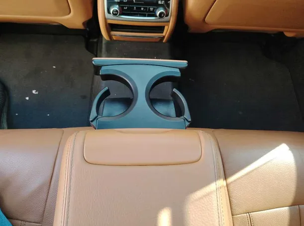 Car image 34