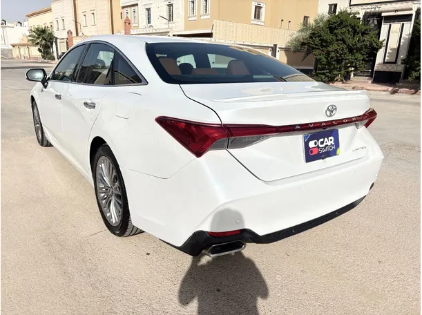 Car image 7