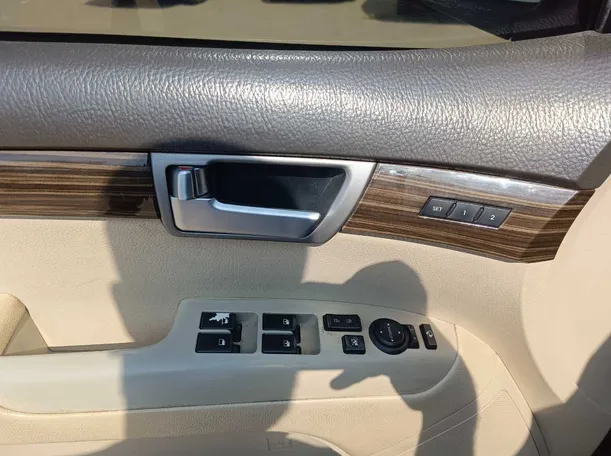 Car image 30