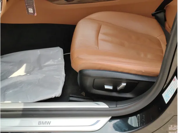 Car image 38