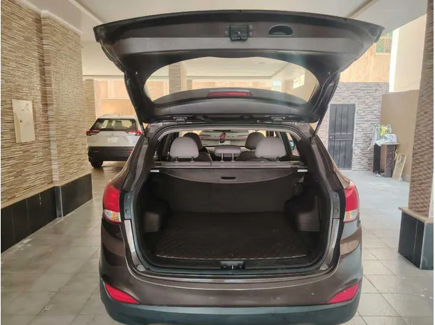 Car image 25