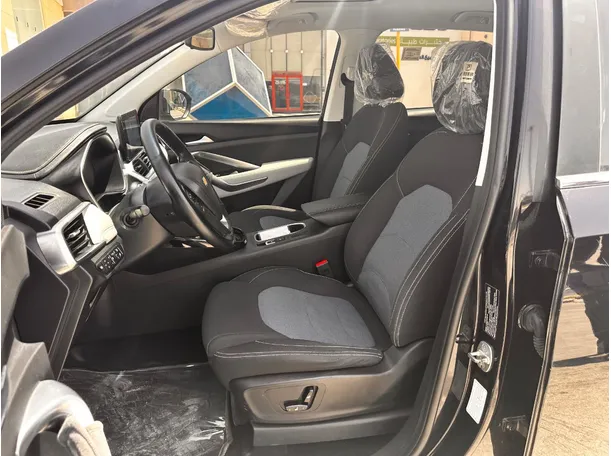 Car image 13