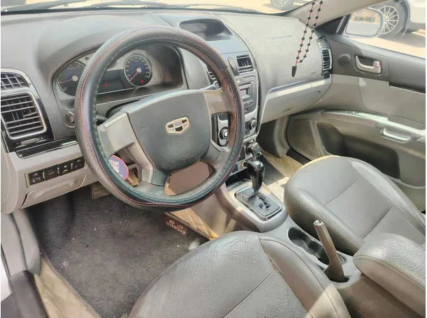 Car image 13