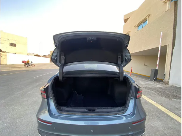 Car image 20