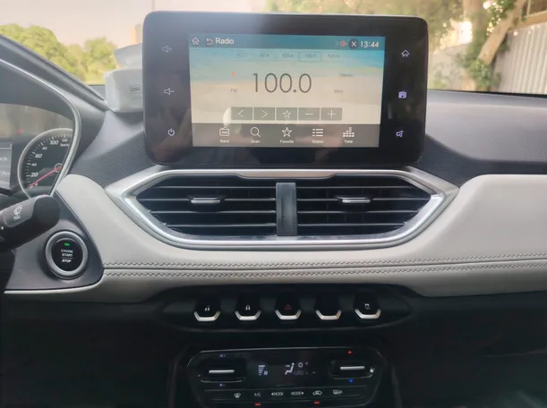 Car image 23