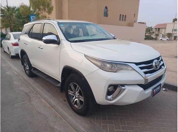 Car image 4