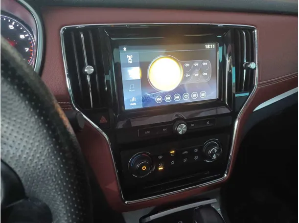 Car image 18